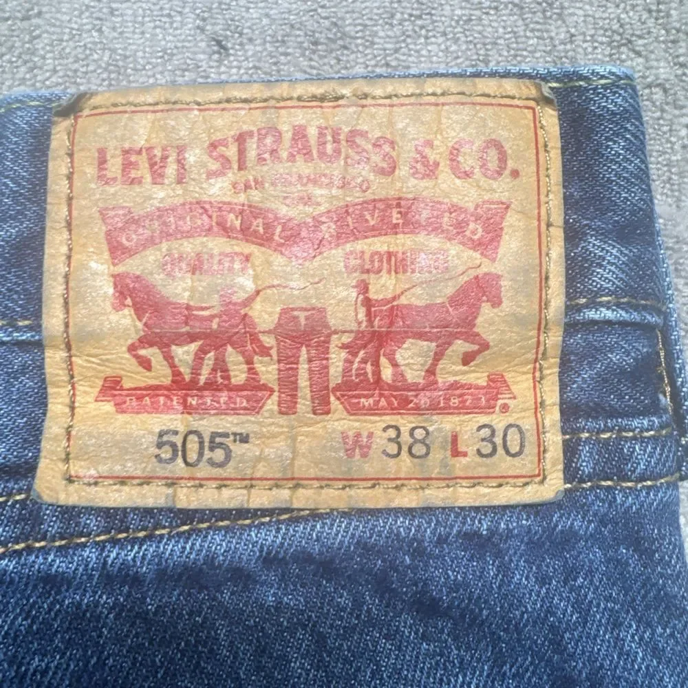 Levis excellent
